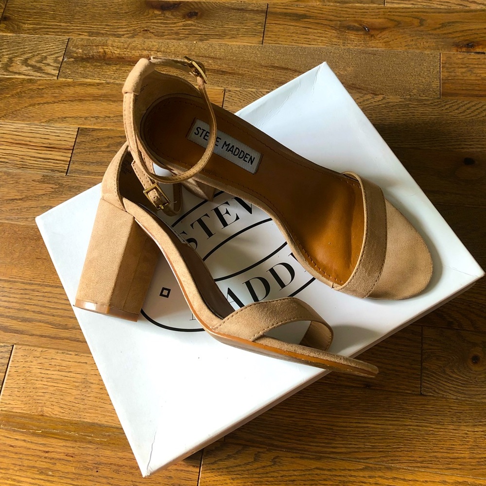 Steve Madden beige suede heels